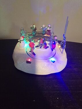 Lemax Animated Skating Pond - Christmas Village
